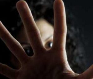 Nella lite provoca lesioni alla compagna: denunciato