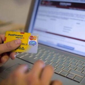 Si fa versare 1700 euro sul conto truffando diverse persone: denunciato