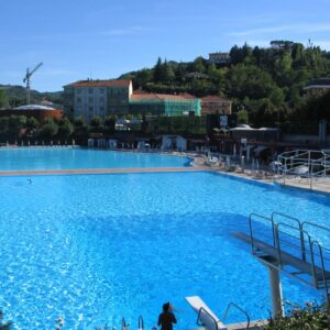 Piscina, dal Comune ordinanza igienico-sanitaria: «La proprietà che intende fare?»