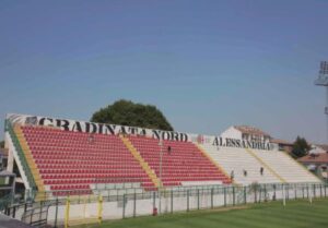La Nord, seggiolini rossi nel cuore grigio. Biglietti da lunedì