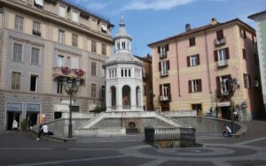 Lotta al cancro al polmone, e la Bollente si illumina di bianco