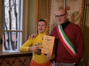 Lucchini incontra ‘Striscia’: “Stop ai mozziconi gettati a terra”