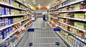 Supermercati: domenica chiusi in tre, gli altri aperti solo al mattino