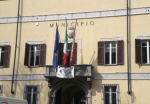 Una piazza in onore degli “eroi della sanità”