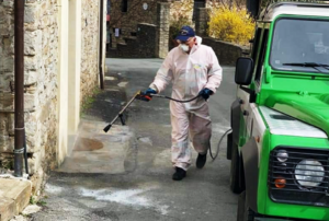 Parte l’igienizzazione dell’arredo urbano
