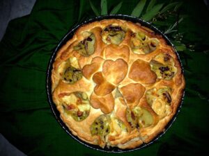Torta salata porri e patate: un piatto unico che esalta il territorio