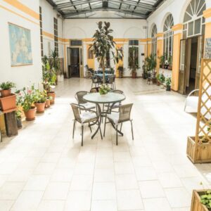 ‘Sticca’, replica ‘Villa Azzurra’: “Ad agosto da noi solo una persona”