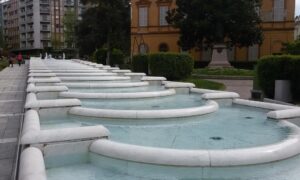 Primo lotto di lavori terminato: si accendono le luci della fontana