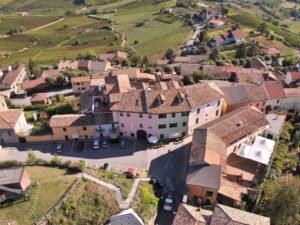 I funamboli del Circo Togni tra le vie del paese