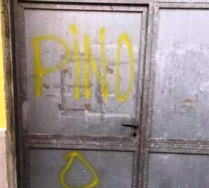 Vandali all’oratorio: simboli fallici e scritte sui portoni