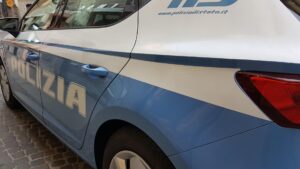 Astigiano alla guida con patente falsa. A casa aveva anche armi non denunciate
