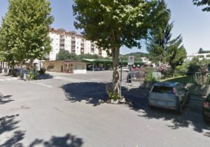 Risse tra ubriachi e siringhe in piazza Ferraris: «Non se ne può più»
