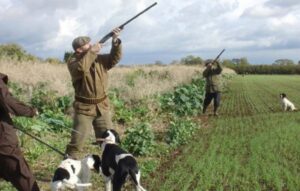 Gli animalisti chiedono di sospendere: “Spostamenti e assembramenti non consentiti”