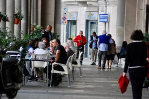 Boom di contagi in provincia: +64. In Piemonte +79 ricoveri (ma giù le intensive)