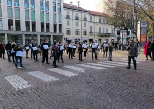 Gli ambulanti in piazza: «Fateci lavorare e ascoltate le nostre richieste»