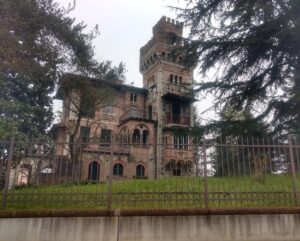 Il castelletto in “Coppedè” di via Soprano: chi erano i proprietari?