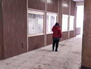 Bacheche in galleria ‘Garibaldi’, ci pensano gli studenti a riempirle