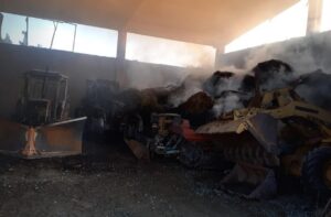 Capannone prende fuoco in regione Calcagni