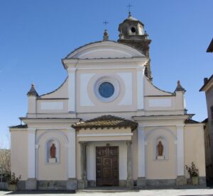Cartosio, don Domenico cerca fondi per il campanile