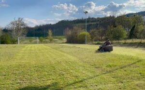 Denice: via le erbacce al campo sportivo