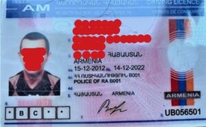 Non riesce a passare l’esame di guida, acquese con una falsa patente armena