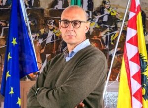 Accuse dai gruppi Facebook, Lucchini non ci sta e querela