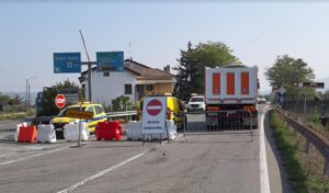 Provinciale 30: prove di carico sul ponte della ferrovia