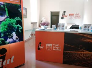 Taglio del nastro al nuovo ufficio Iat: “Più moderno e accogliente”