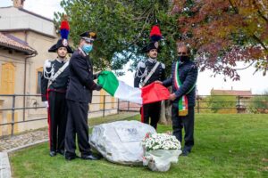 Cassine celebra l’Ignoto milite: cippo e targa davanti al Comune