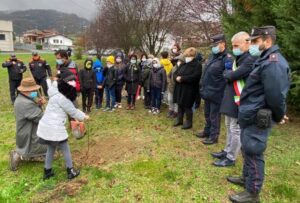 A Bistagno nuovi alberi per gli studenti