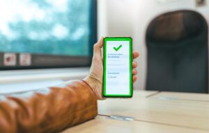 Fratelli d’Italia: raccolta firme per l’abolizione del Green Pass