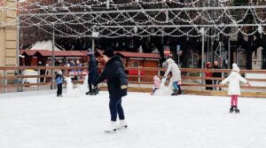 Villaggio di Natale: rimane la pista di ghiaccio