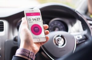 Da oggi in città si può parcheggiare con l’app di EasyPark
