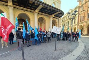 Alle 15.30 presidio davanti al Grand Hotel