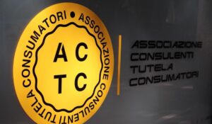 Act Consumatori: “Truffatori al telefono si spacciano per consulenti”