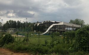 Acquazzone e raffiche di vento: danni al centro sportivo La Sorgente