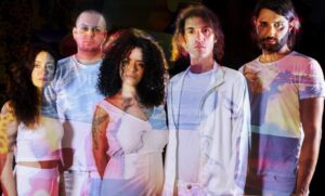 Lo Straniero al terzo album: è uscito ‘Falli a pezzi!”