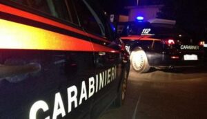 Sbanda e finisce contro un albero: muore 40enne