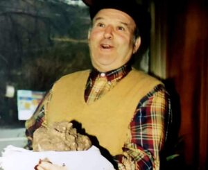 Domani i funerali del trifulau Palét