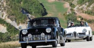 Su e giù per i calanchi di Spigno con le auto e moto d’epoca
