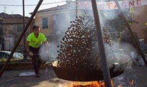 Domenica tra camminate, musica e sapori con la ‘Sagra delle castagne’