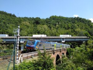 Acqui-Genova, pendolari: «Un disastro la prima settimana con i bus»