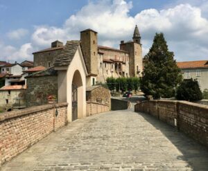 Domenica ‘Castello aperto’ a Monastero, ma non solo…