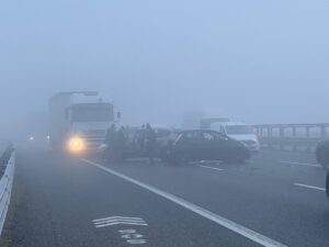A26, San Salvatore: fitta nebbia e serie di scontri in autostrada