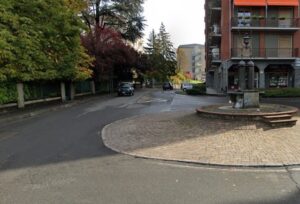 Rattoppi e pulizia dei tombini in città. E quel passaggio a livello…