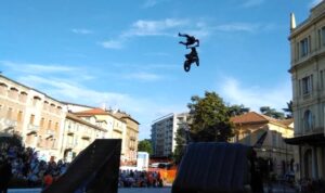 Le acrobazie di Vanni Oddera per aiutare Fondazione Uspidalet