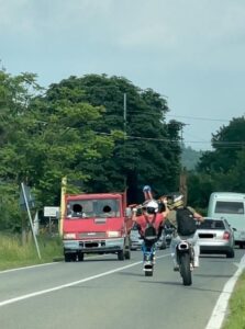 Impennate e acrobazie sulla statale: identificati e multati