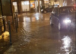 Corso Divisione allagato: sul posto la Protezione Civile