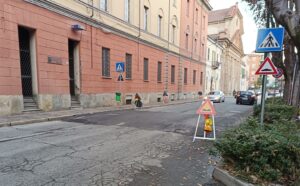 Ultimi ritocchi all’attraversamento pedonale di corso Roma