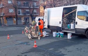 Parcheggi “nuovi” in piazza Addolorata: rifatte le strisce